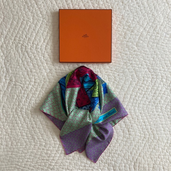 Brand New Hermes A Cheval Sur Mon Carre Silk Scarf - Picture 13 of 15